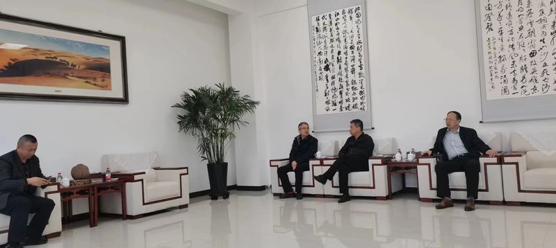 公司與哈密市政府領(lǐng)導(dǎo)洽談公司新疆發(fā)展思路，加大助力新疆能源發(fā)展！